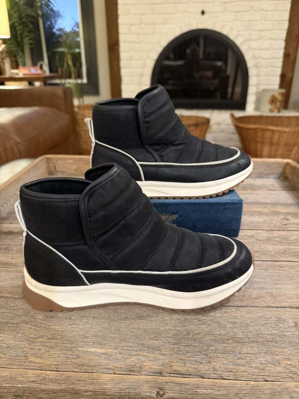 Yellow Box Women’s Black Quilted Puffer Ankle Sneaker Boots Size 8